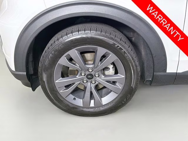 2022 White Metallic Ford Explorer XLT 4X4 SUV