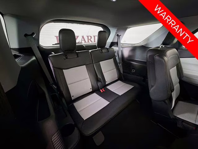 2022 White Metallic Ford Explorer XLT 4X4 SUV