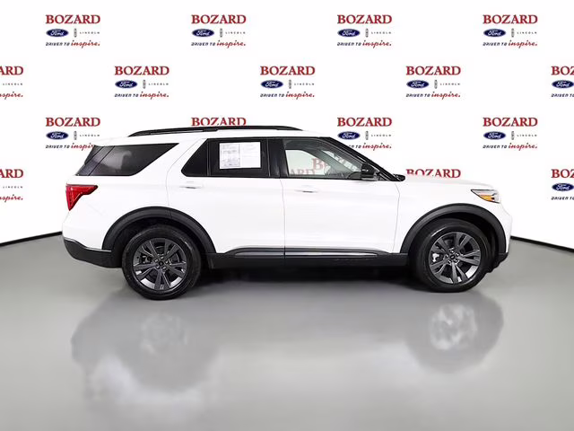 2022 White Metallic Ford Explorer XLT 4X4 SUV