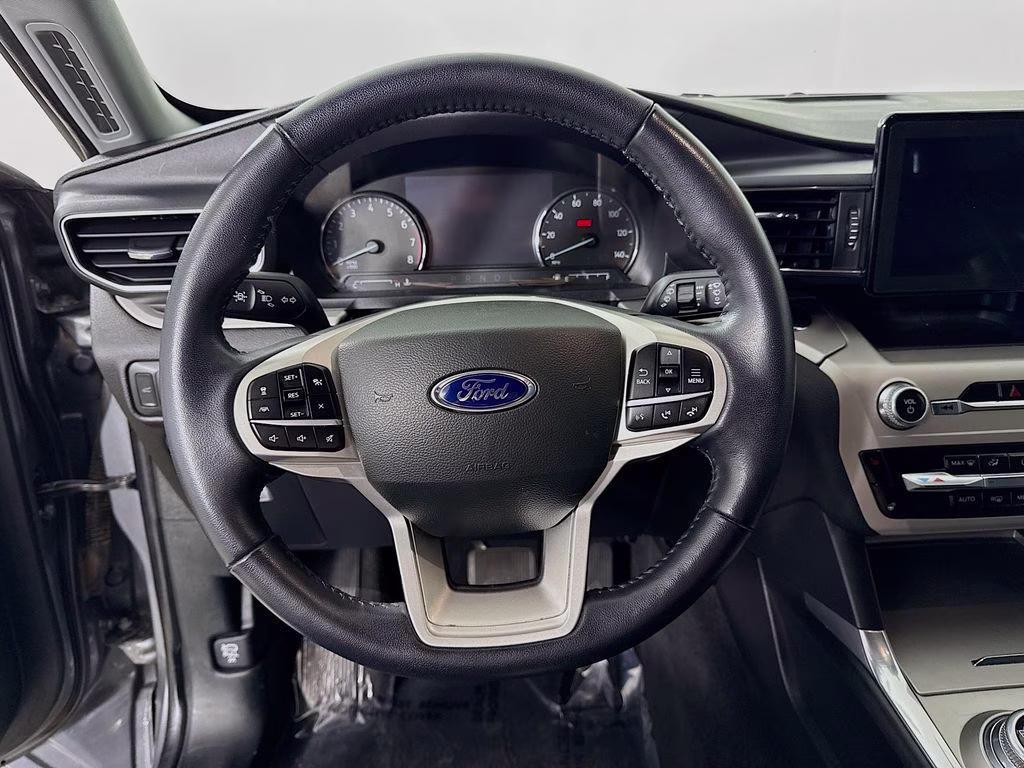 2022 Gray Metallic Ford Explorer XLT RWD SUV