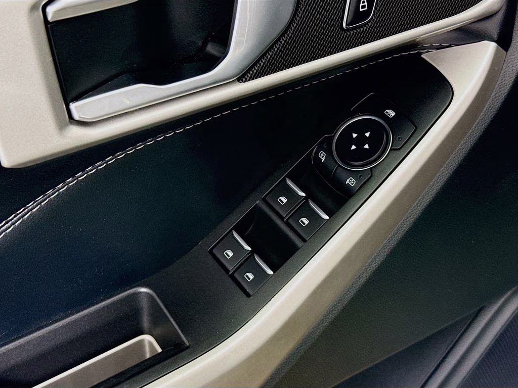 2022 Gray Metallic Ford Explorer XLT RWD SUV
