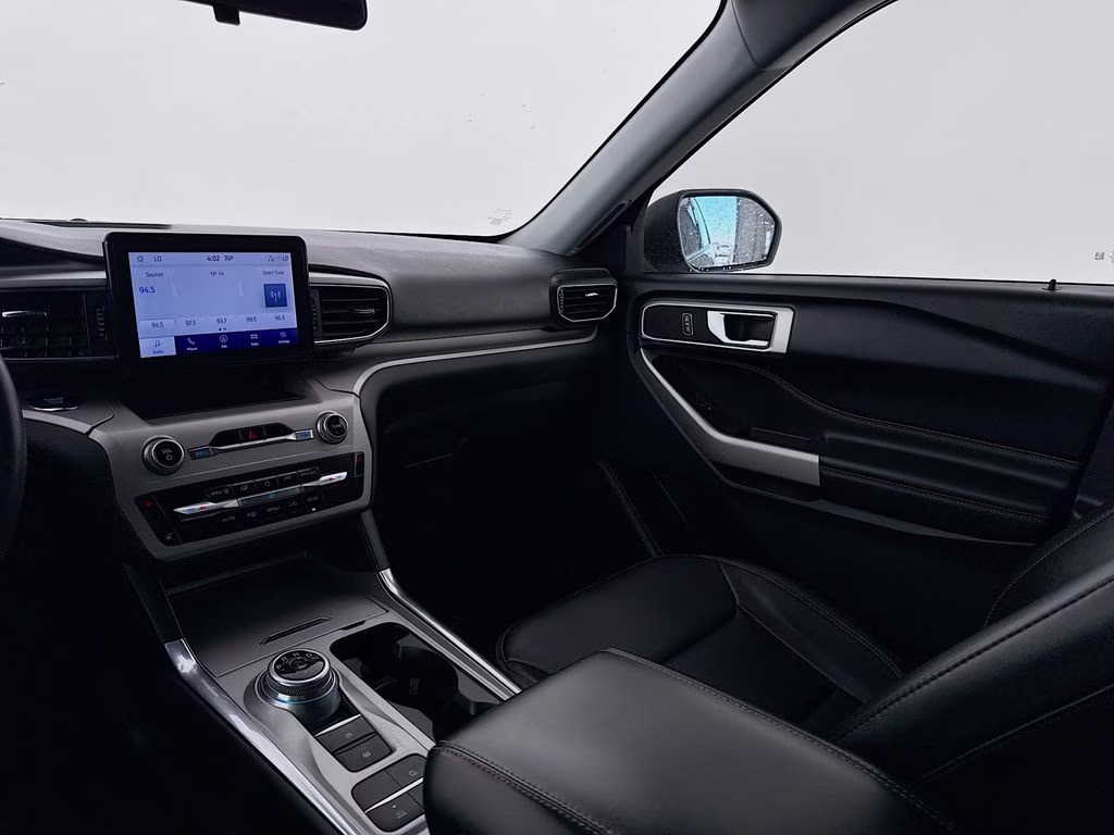 2022 Gray Metallic Ford Explorer XLT RWD SUV