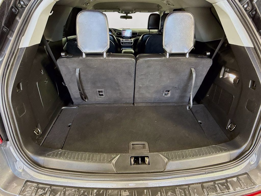 2022 Gray Metallic Ford Explorer XLT RWD SUV