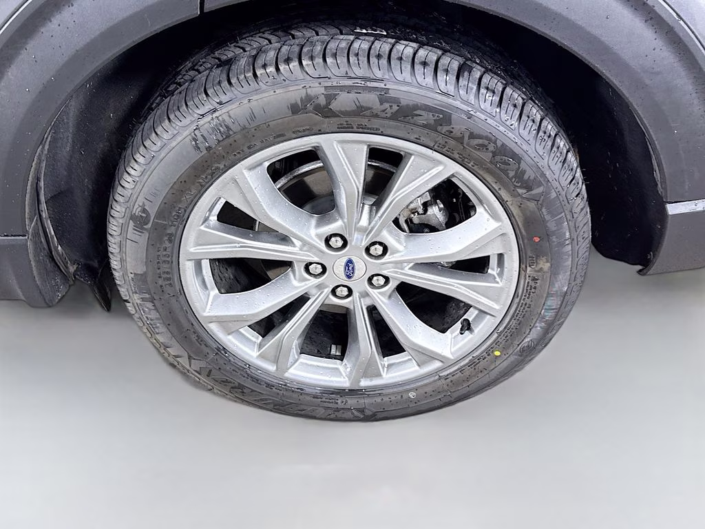 2022 Gray Metallic Ford Explorer XLT RWD SUV