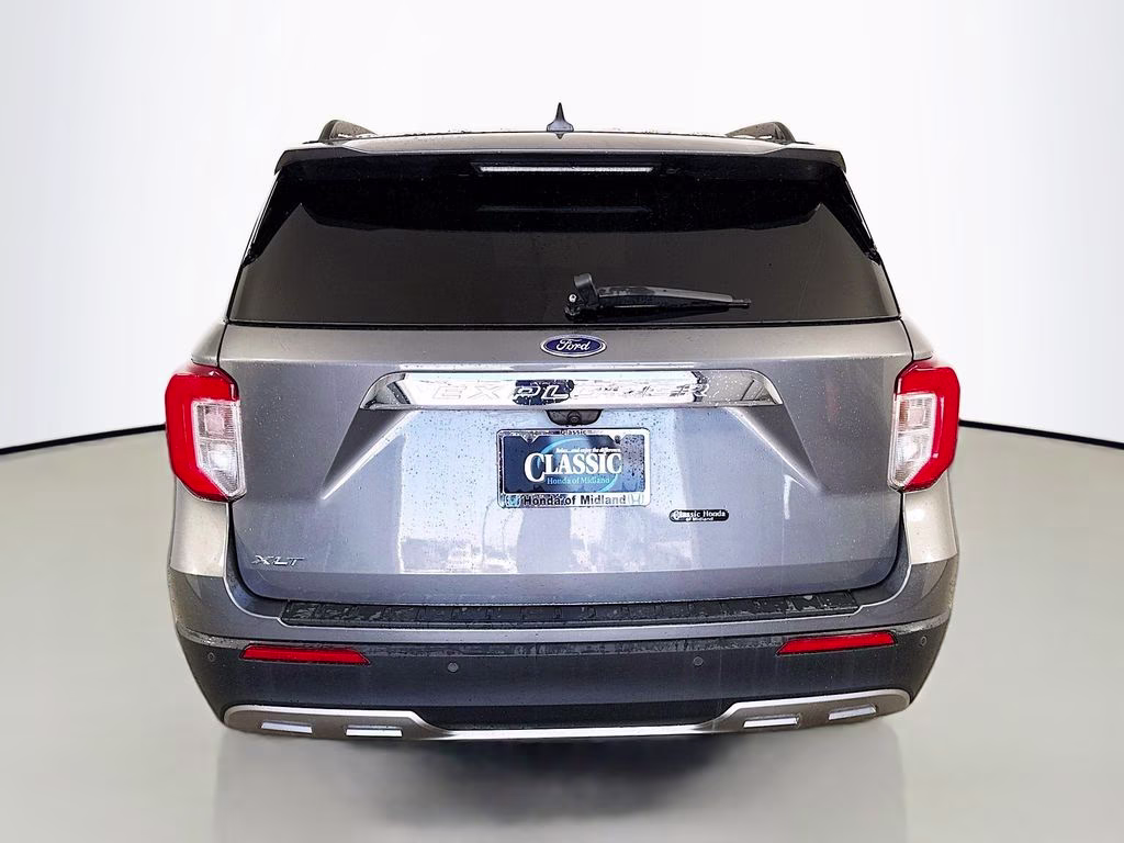 2022 Gray Metallic Ford Explorer XLT RWD SUV