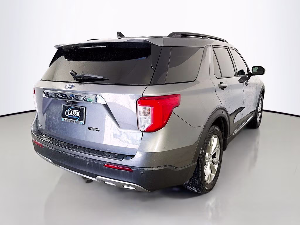 2022 Gray Metallic Ford Explorer XLT RWD SUV