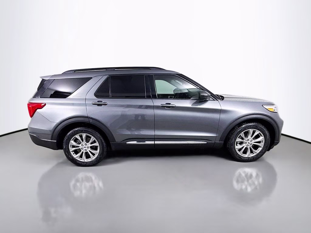 2022 Gray Metallic Ford Explorer XLT RWD SUV