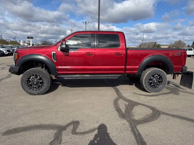 2019 Ruby Red Metallic Tinted Clearcoat Ford Super Duty F-350 SRW Lariat 4X4 Truck