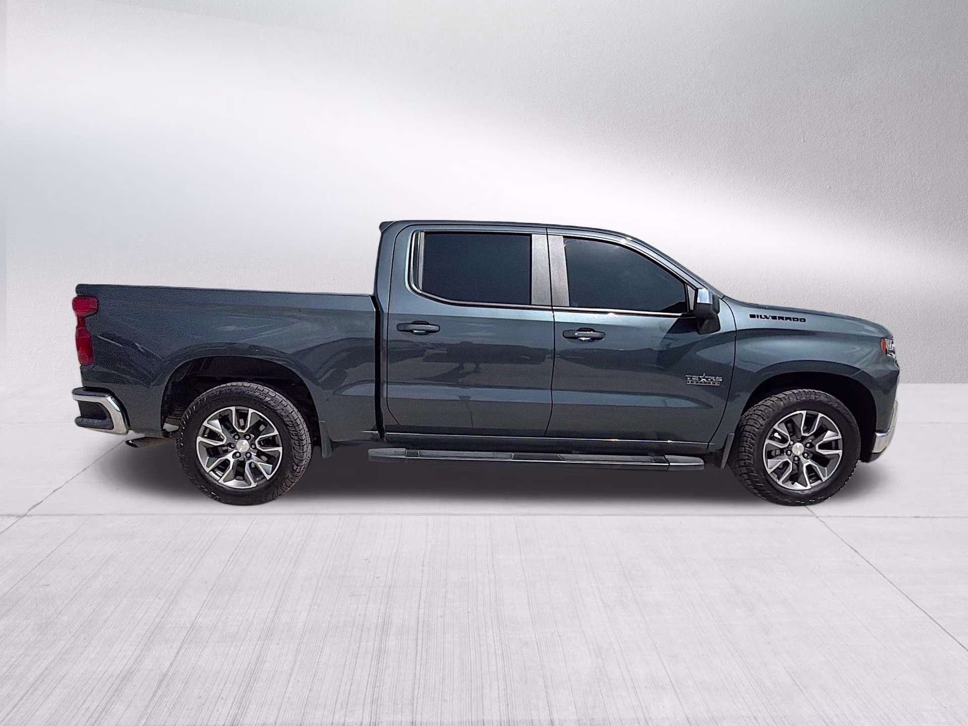 2021 Shadow Gray Metallic Chevrolet Silverado 1500 LT RWD Truck