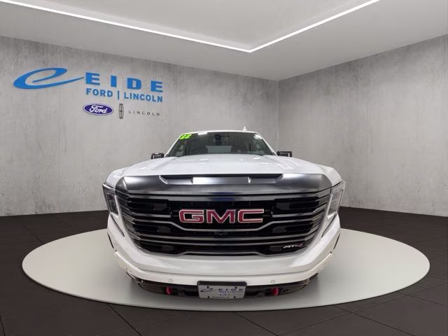2022 Summit White GMC Sierra 1500 AT4 4X4 Truck