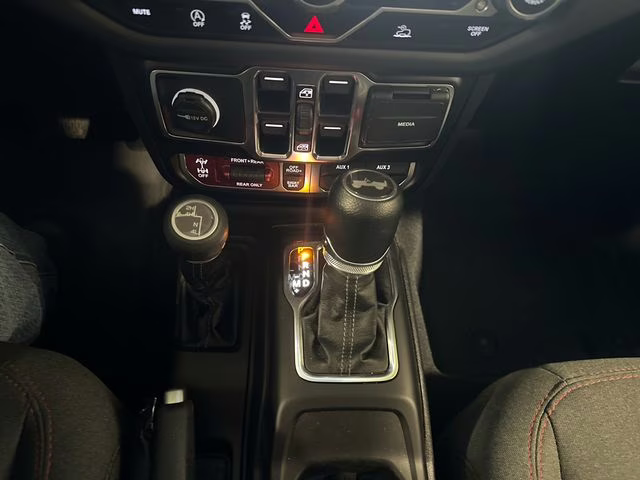 2024 Granite Crystal Metallic Clearcoat Jeep Wrangler Rubicon 4X4 SUV