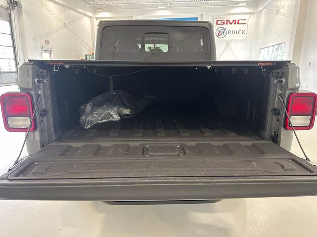 2022 Sting-Gray Clearcoat Jeep Gladiator Mojave 4X4 Truck