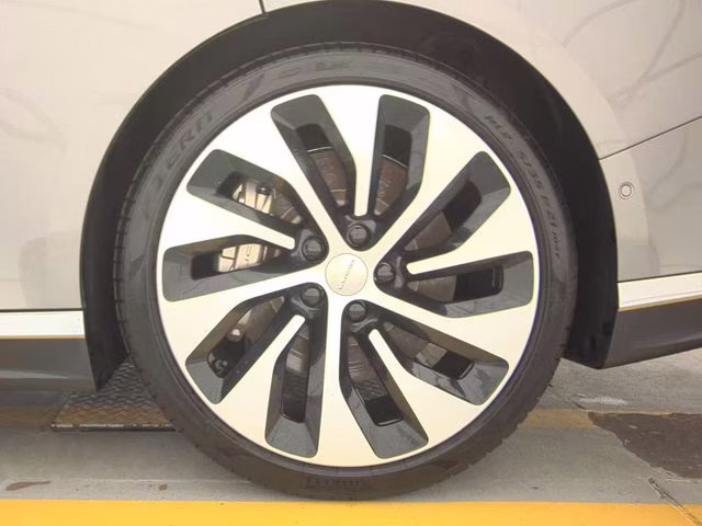 2022 Cosmos Silver Lucid Air Grand Touring AWD Sedan