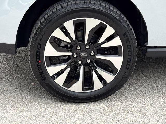 2026 Silver Ford Expedition Platinum 4X4 SUV