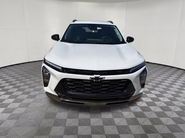 2025 Summit White Chevrolet Trax ACTIV FWD SUV