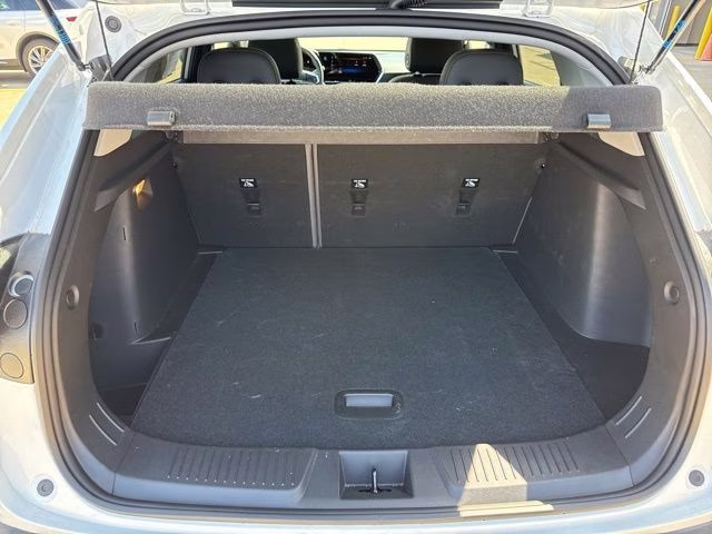 2025 Summit White Chevrolet Trax ACTIV FWD SUV