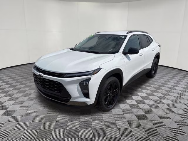 2025 Summit White Chevrolet Trax ACTIV FWD SUV