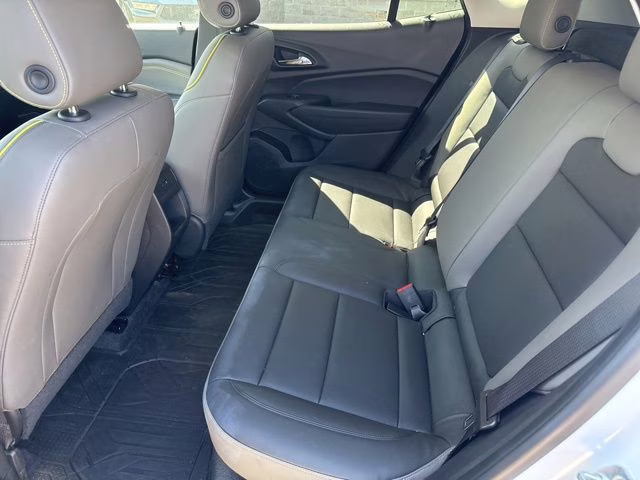 2025 Summit White Chevrolet Trax ACTIV FWD SUV