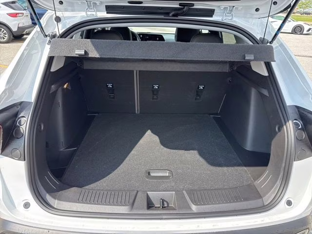 2025 Summit White Chevrolet Trax ACTIV FWD SUV