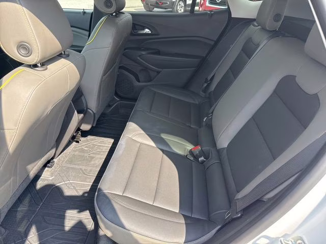 2025 Summit White Chevrolet Trax ACTIV FWD SUV