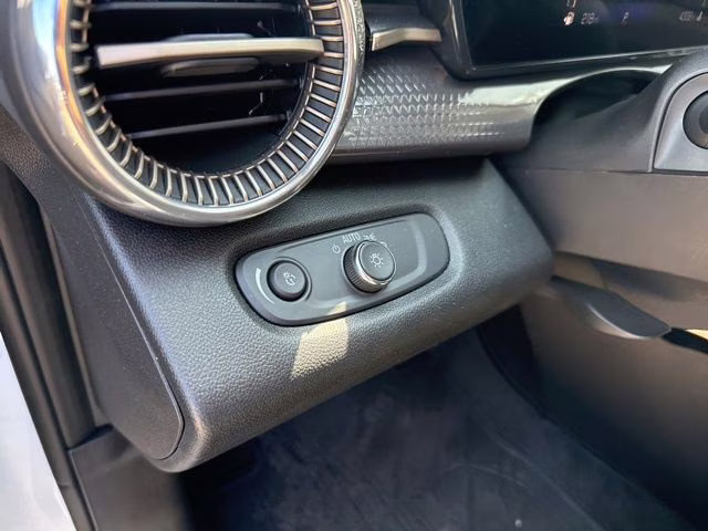 2025 Summit White Chevrolet Trax ACTIV FWD SUV