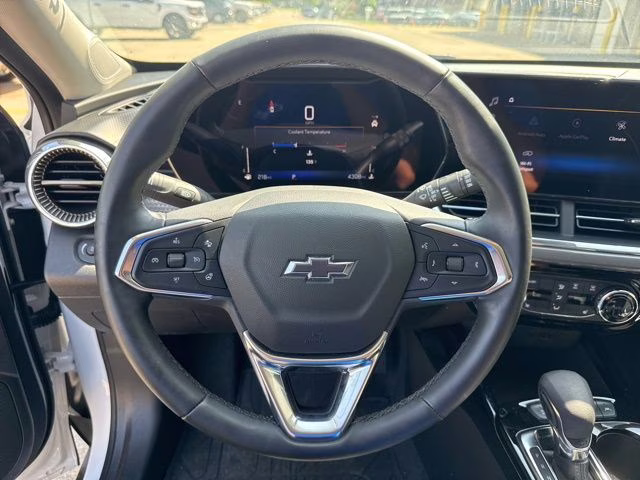 2025 Summit White Chevrolet Trax ACTIV FWD SUV