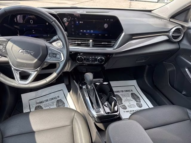 2025 Summit White Chevrolet Trax ACTIV FWD SUV