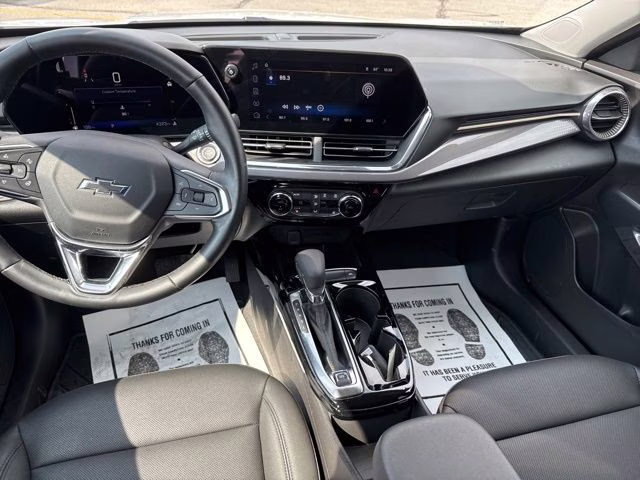 2025 Summit White Chevrolet Trax ACTIV FWD SUV