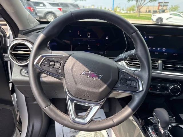 2025 Summit White Chevrolet Trax ACTIV FWD SUV