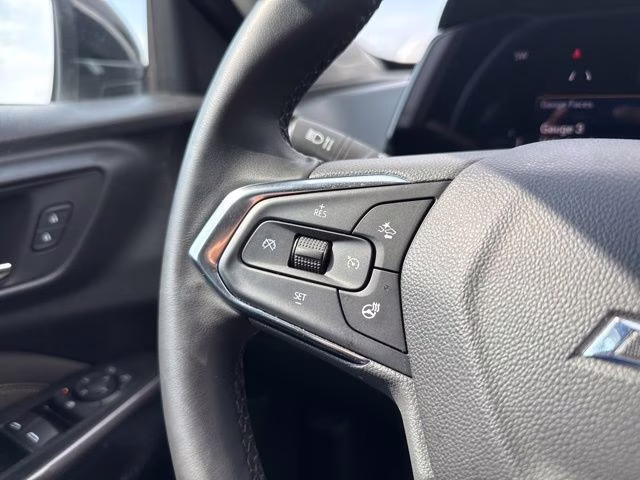 2025 Summit White Chevrolet Trax ACTIV FWD SUV