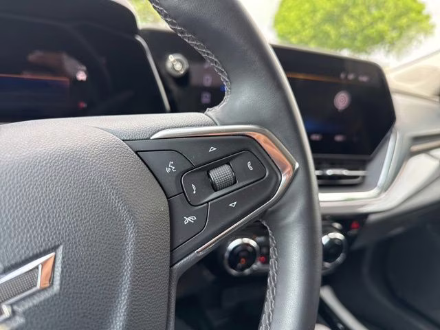 2025 Summit White Chevrolet Trax ACTIV FWD SUV