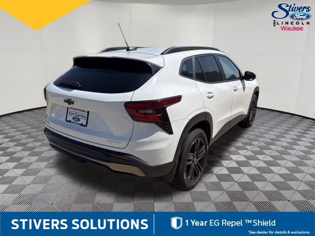 2025 Summit White Chevrolet Trax ACTIV FWD SUV