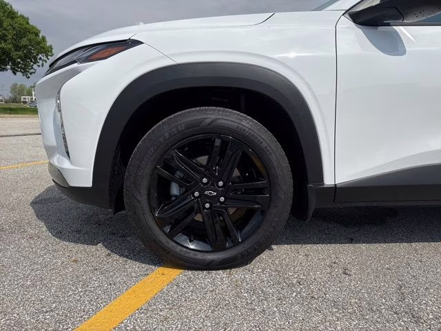 2025 Summit White Chevrolet Trax ACTIV FWD SUV