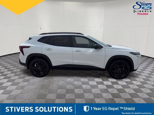 2025 Summit White Chevrolet Trax ACTIV FWD SUV