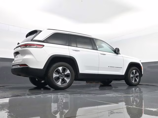 2022 Bright White Clearcoat Jeep Grand Cherokee 4xe 4X4 SUV