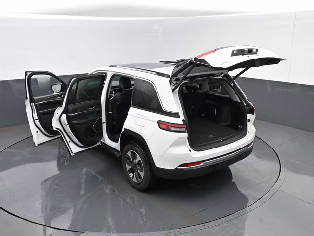 2022 Bright White Clearcoat Jeep Grand Cherokee 4xe 4X4 SUV