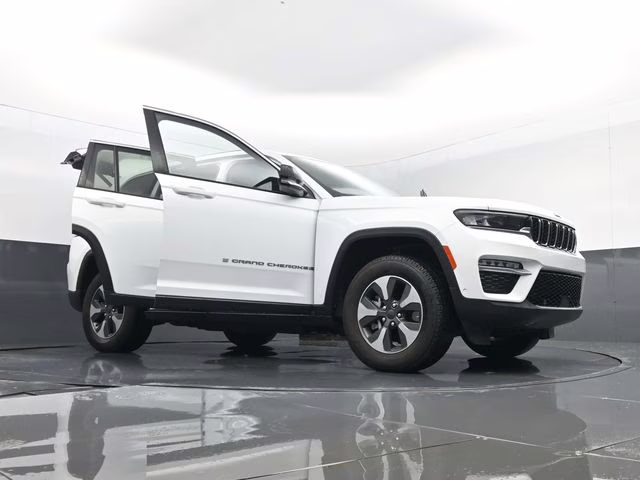2022 Bright White Clearcoat Jeep Grand Cherokee 4xe 4X4 SUV