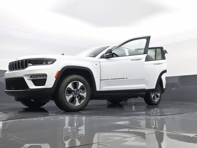 2022 Bright White Clearcoat Jeep Grand Cherokee 4xe 4X4 SUV
