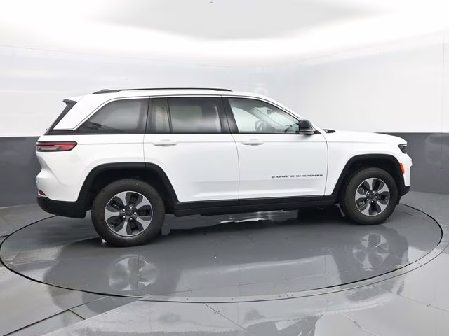 2022 Bright White Clearcoat Jeep Grand Cherokee 4xe 4X4 SUV