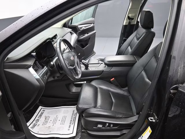 2017 Dark Granite Metallic Cadillac XT5 Luxury AWD SUV