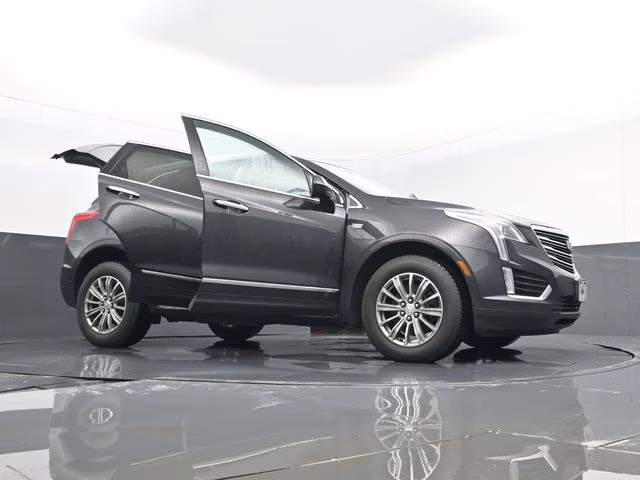 2017 Dark Granite Metallic Cadillac XT5 Luxury AWD SUV