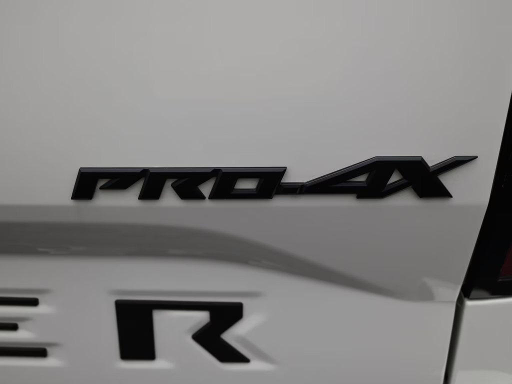 2023 Glacier White Nissan Frontier PRO-4X 4X4 Truck