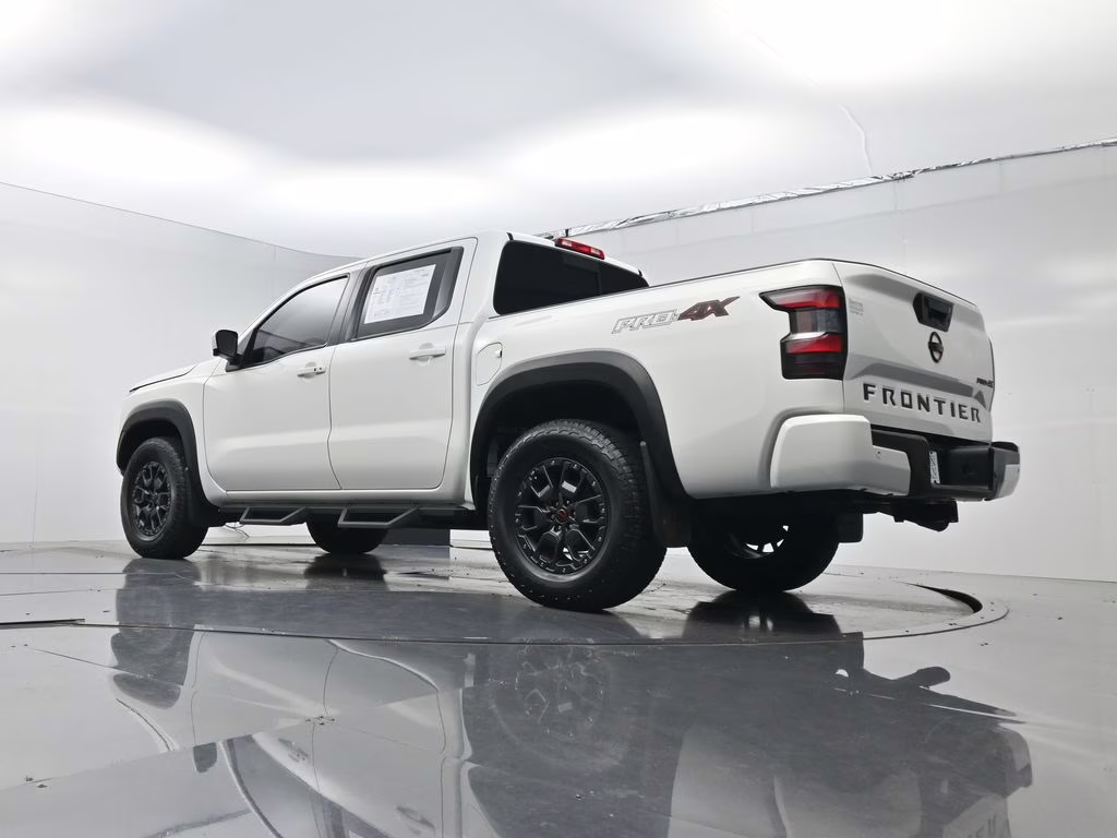 2023 Glacier White Nissan Frontier PRO-4X 4X4 Truck