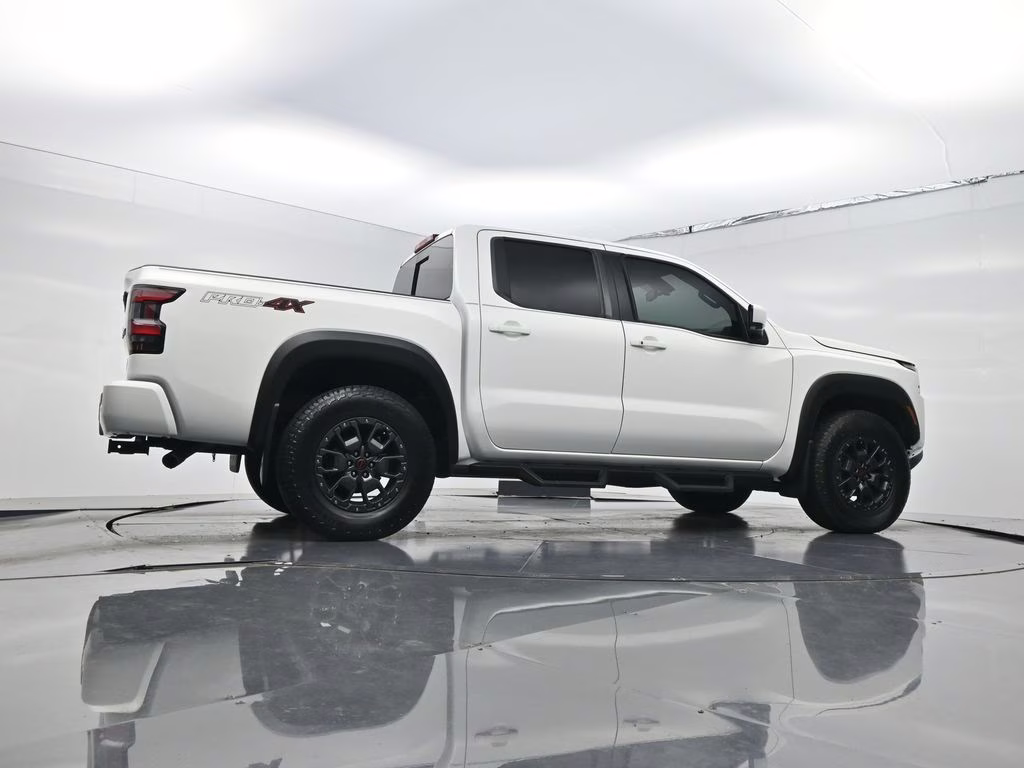 2023 Glacier White Nissan Frontier PRO-4X 4X4 Truck