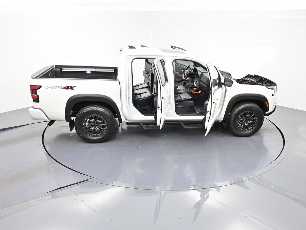 2023 Glacier White Nissan Frontier PRO-4X 4X4 Truck