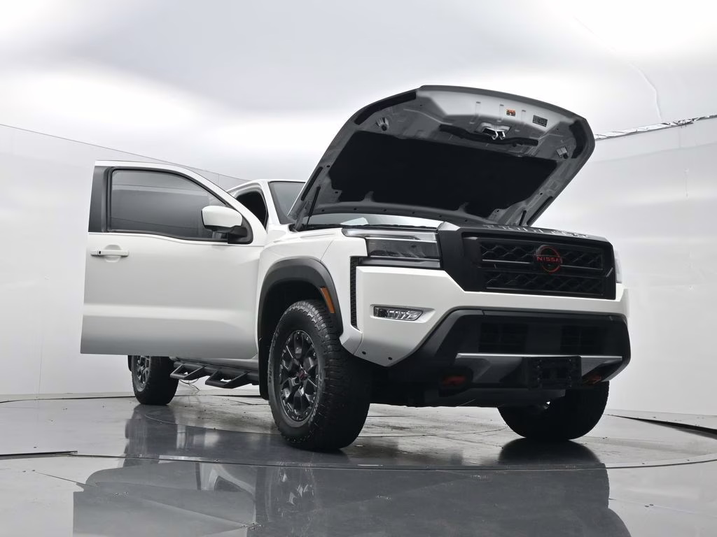 2023 Glacier White Nissan Frontier PRO-4X 4X4 Truck