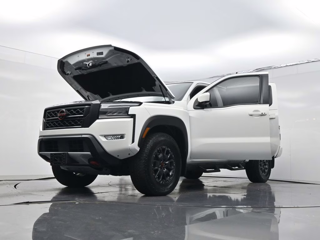 2023 Glacier White Nissan Frontier PRO-4X 4X4 Truck