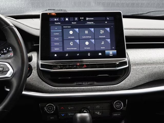 2022 Billet Silver Metallic Clearcoat Jeep Compass Latitude Lux 4X4 SUV