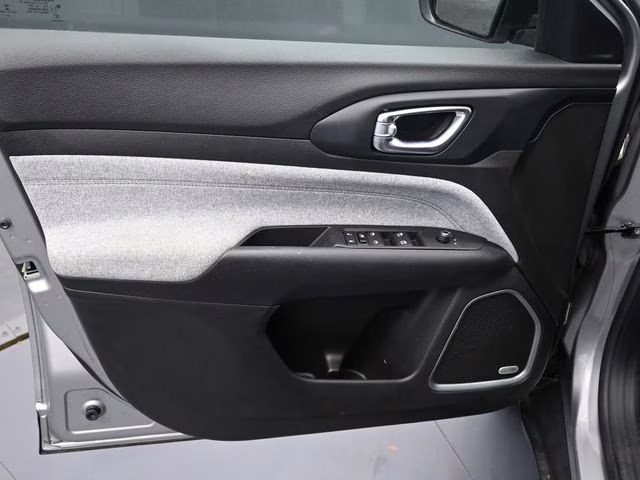 2022 Billet Silver Metallic Clearcoat Jeep Compass Latitude Lux 4X4 SUV