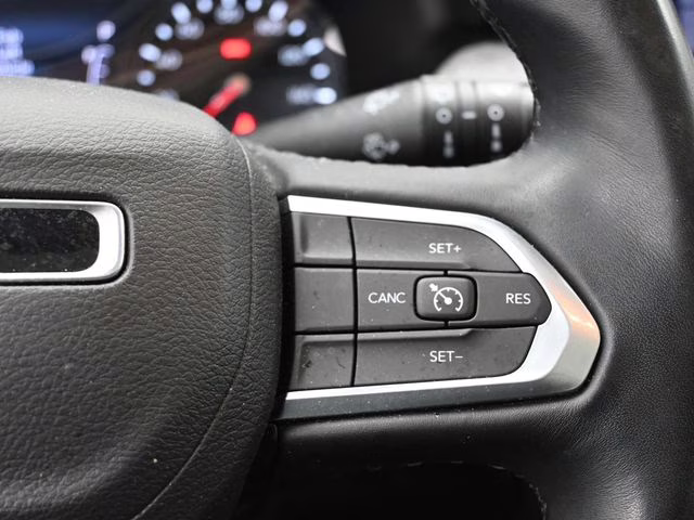 2022 Billet Silver Metallic Clearcoat Jeep Compass Latitude Lux 4X4 SUV